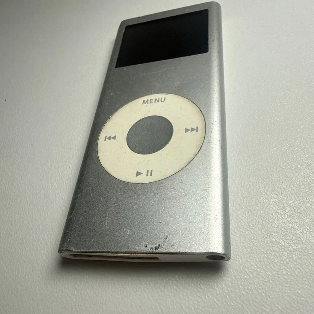 Apple A1199  iPod Nano Generation Silver 2 GB MP3  Player *READ***